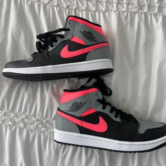 Women’s Air Jordan’s - Picture 5 of 5